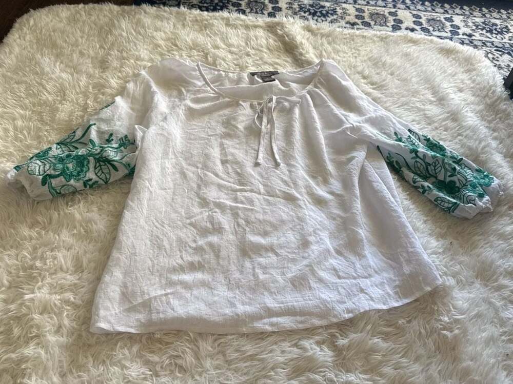 Olivia & Martin White Embroidered Green Floral‎ Sleeve Boho Peasant Top